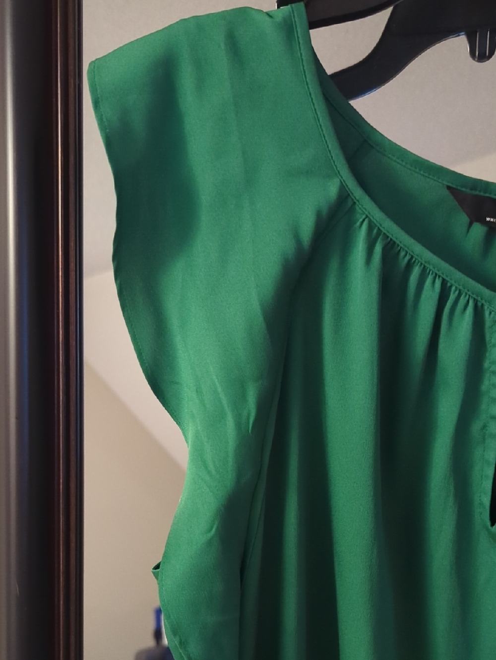 White House Black Market NWT Silky Green Ruffle Sleeve Women's Top Size M - Picture 4 of 5